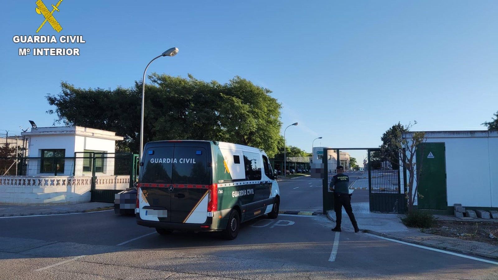 Furgó de la Guàrdia Civil a l'entrada de la presó de Picassent