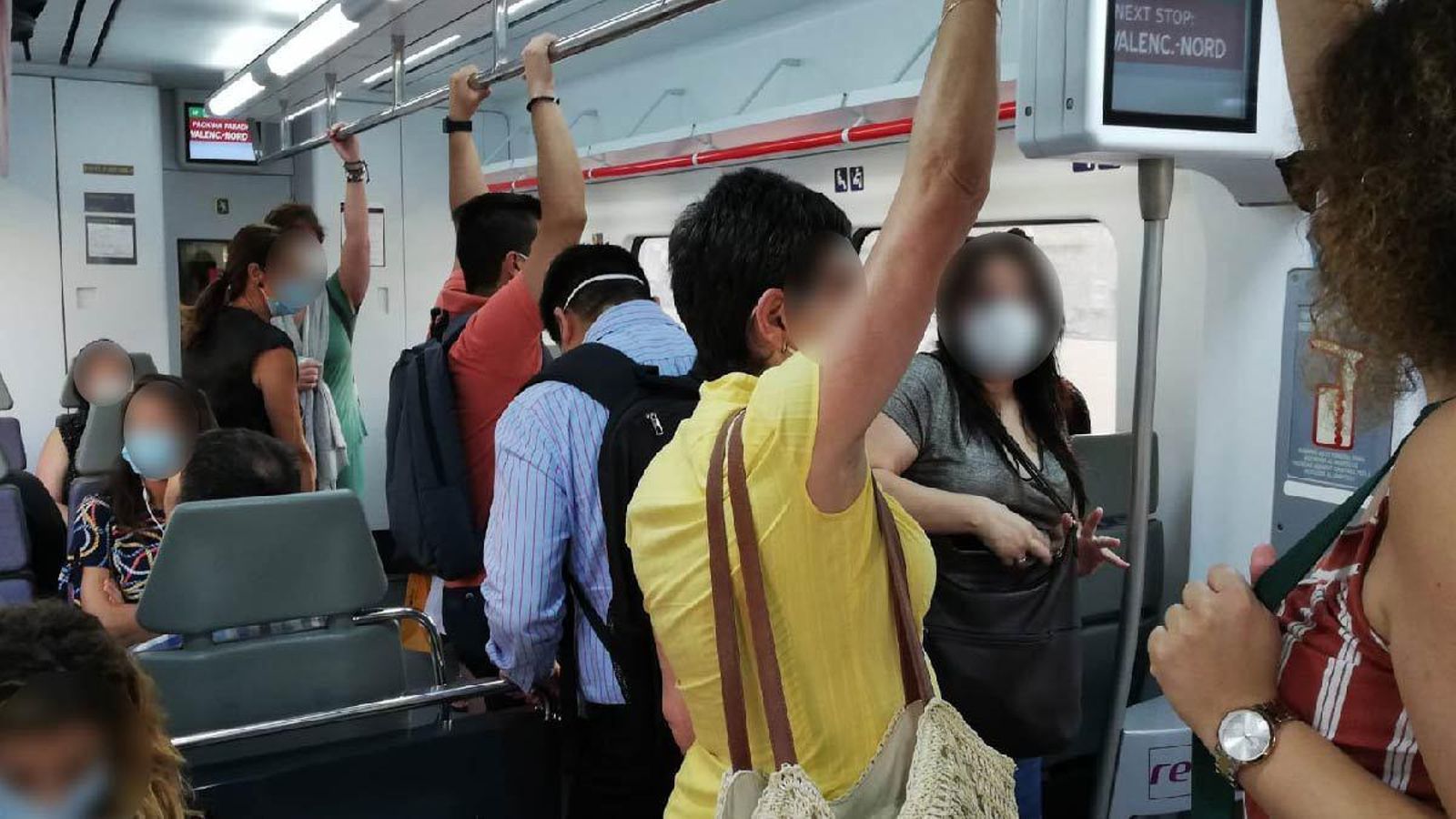 Passatgers d'un tren de rodalia, aquest divendres