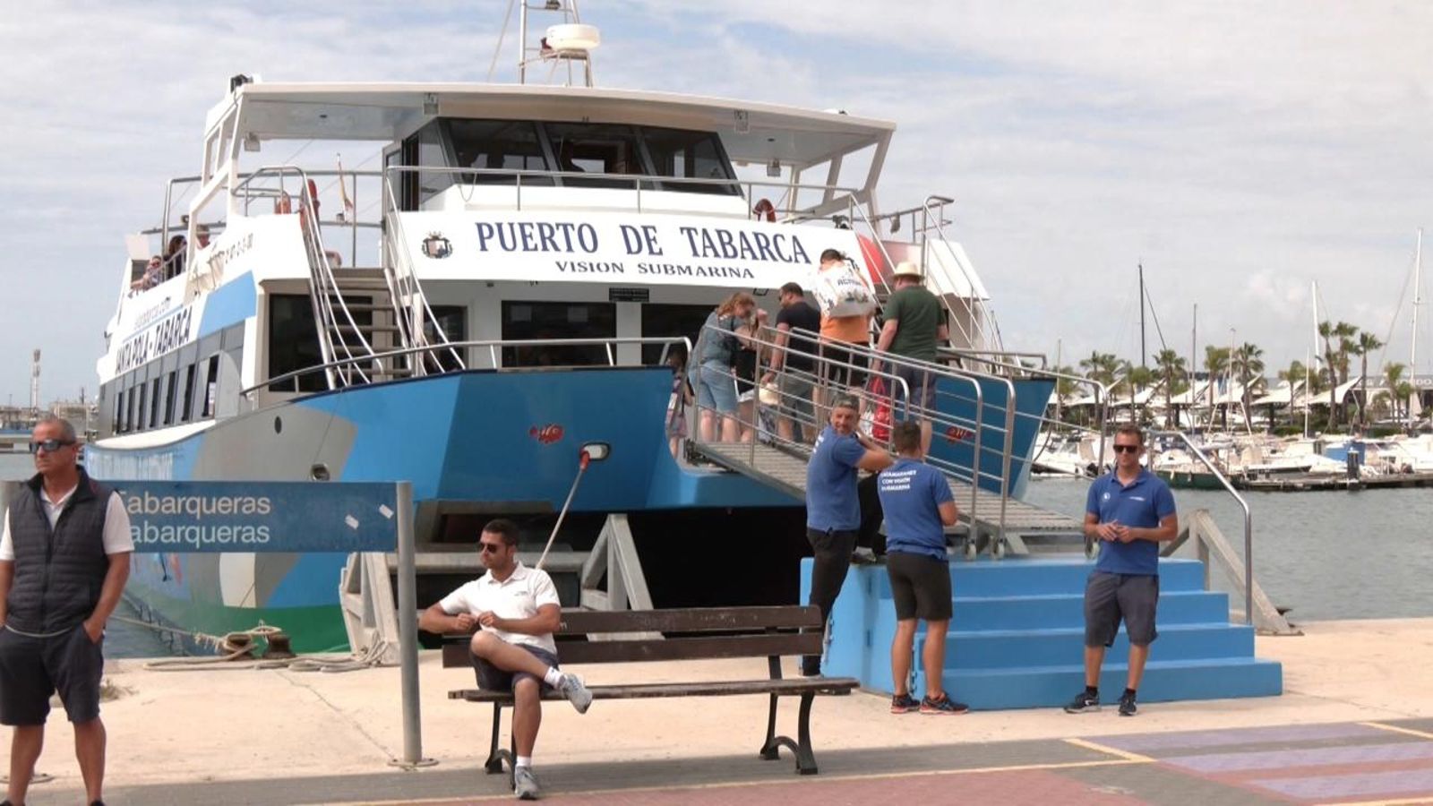 Una de les empreses que realitza el servei de transport entre Tabarca i Santa Pola