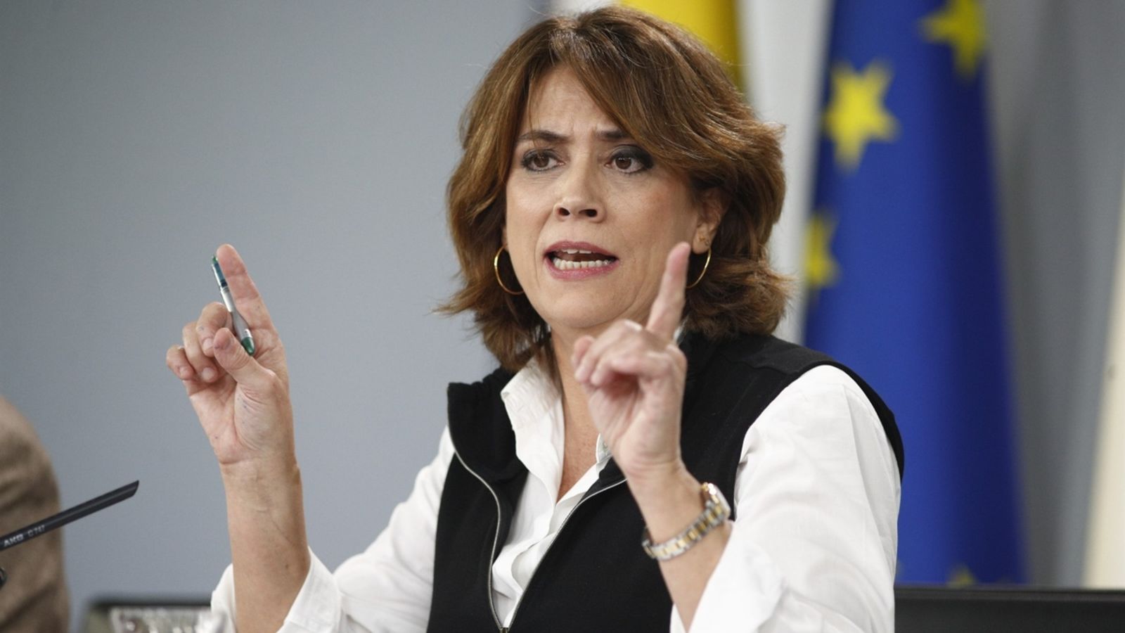 Dolores Delgado durant una compareixença mentre era ministra de Justícia