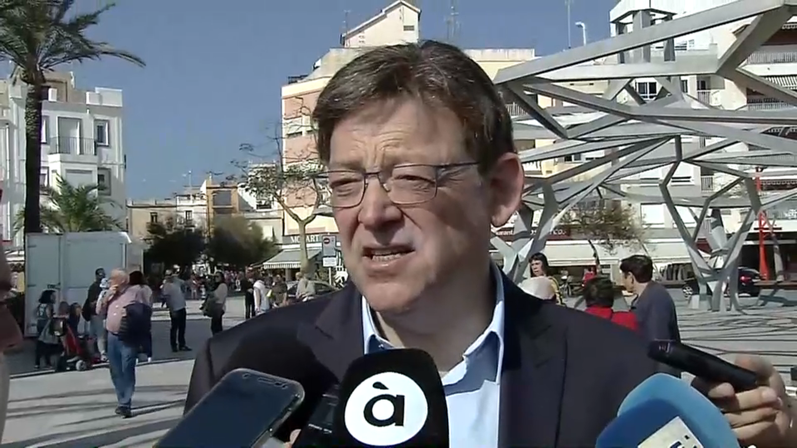 El president de la Generaliat, Ximo Puig, atén als mitjans a Vinaròs