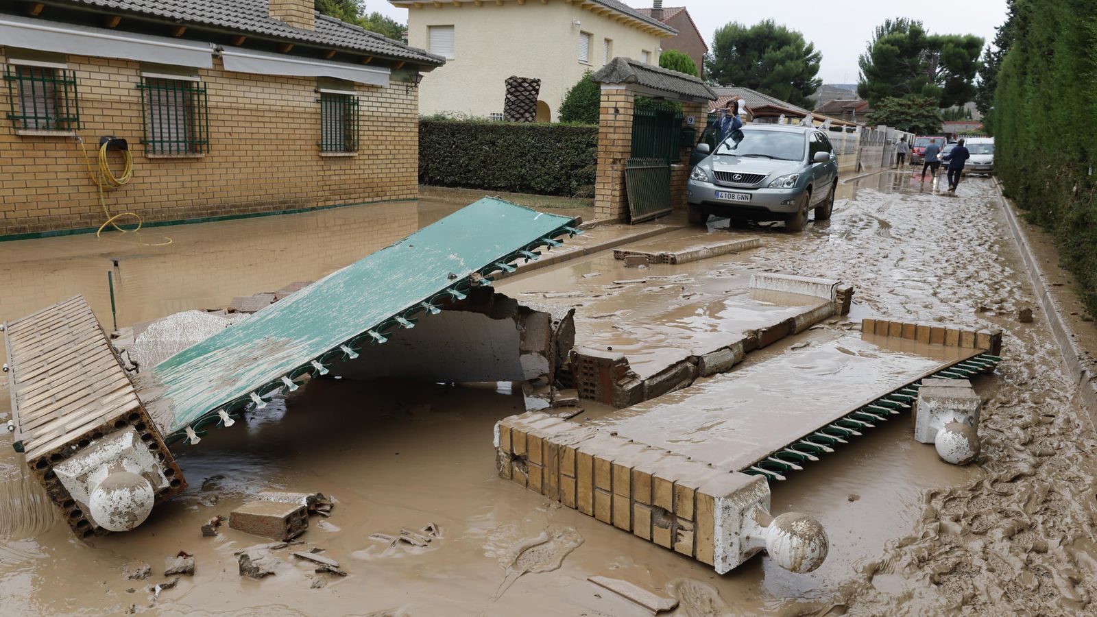 Estralls del temporal a una urbanització a Santa Fe (Saragossa)