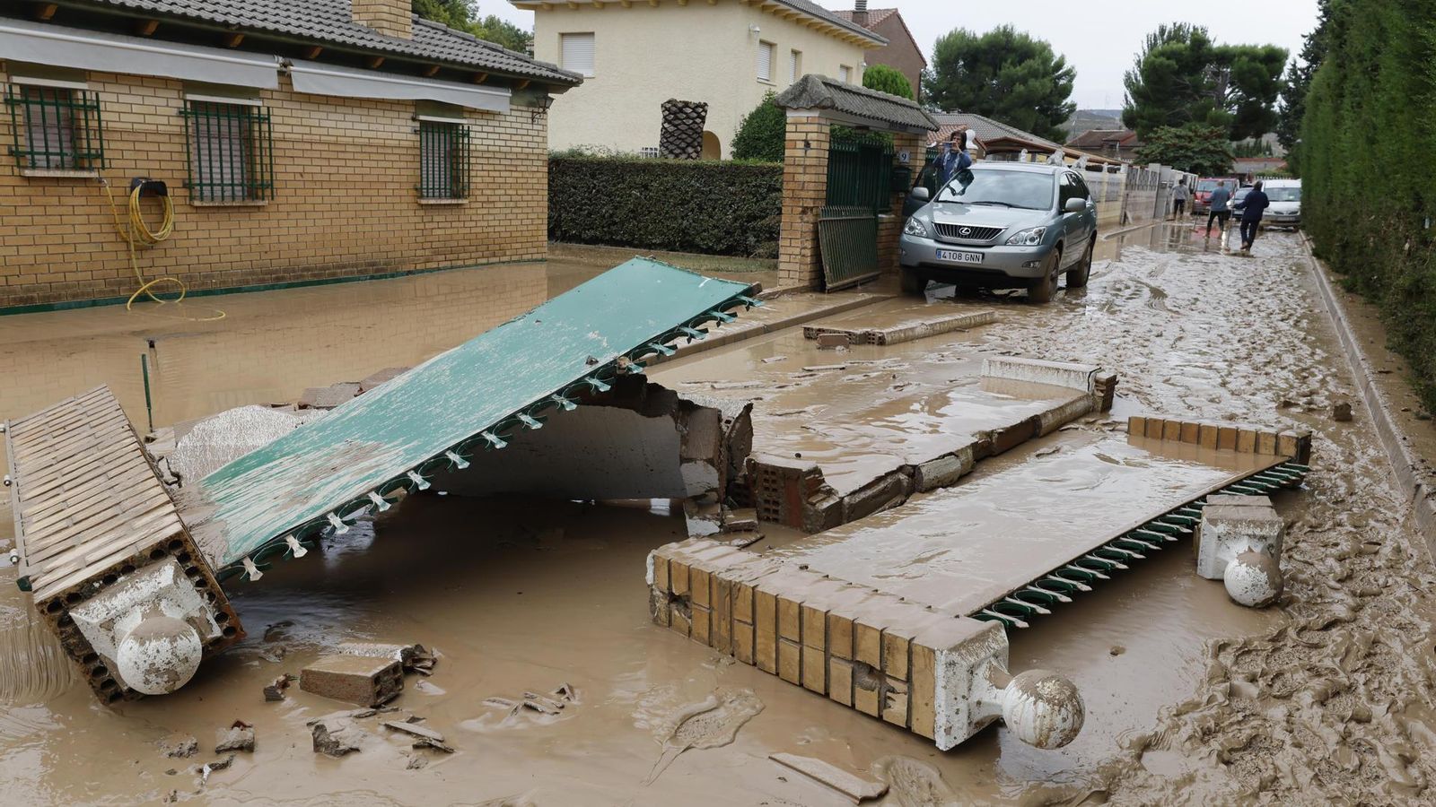 Estralls del temporal a una urbanització a Santa Fe (Saragossa)