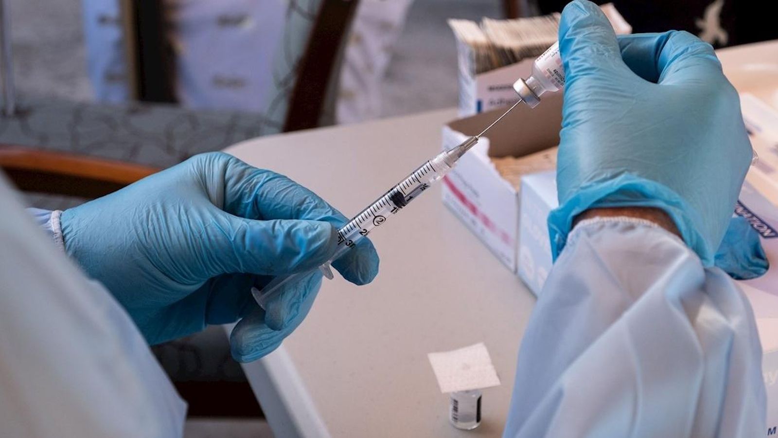 Imatge de la vacuna de Pfizer (EFE).