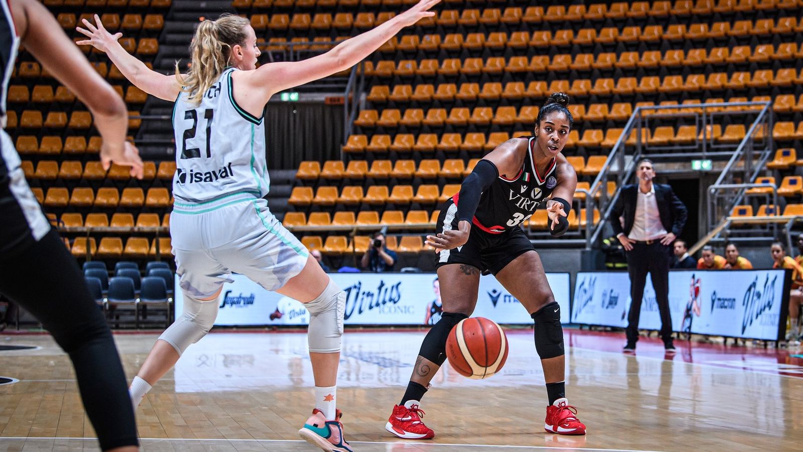 Parker, de l'equip italià, ha sigut la màxima anotadora del partit amb 24 punts