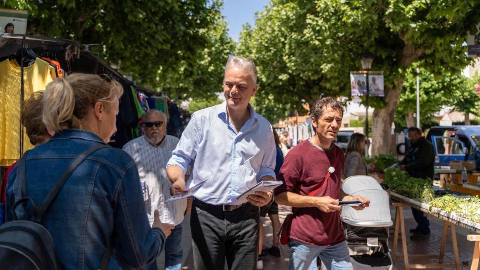 Héctor Illueca, candidat a la presidència de la Generalitat, en un dels actes a la Foia de Bunyol Héctor Illueca, candidat a la presidència de la Generalitat, en un dels actes celebrats a la Foia de Bunyol
