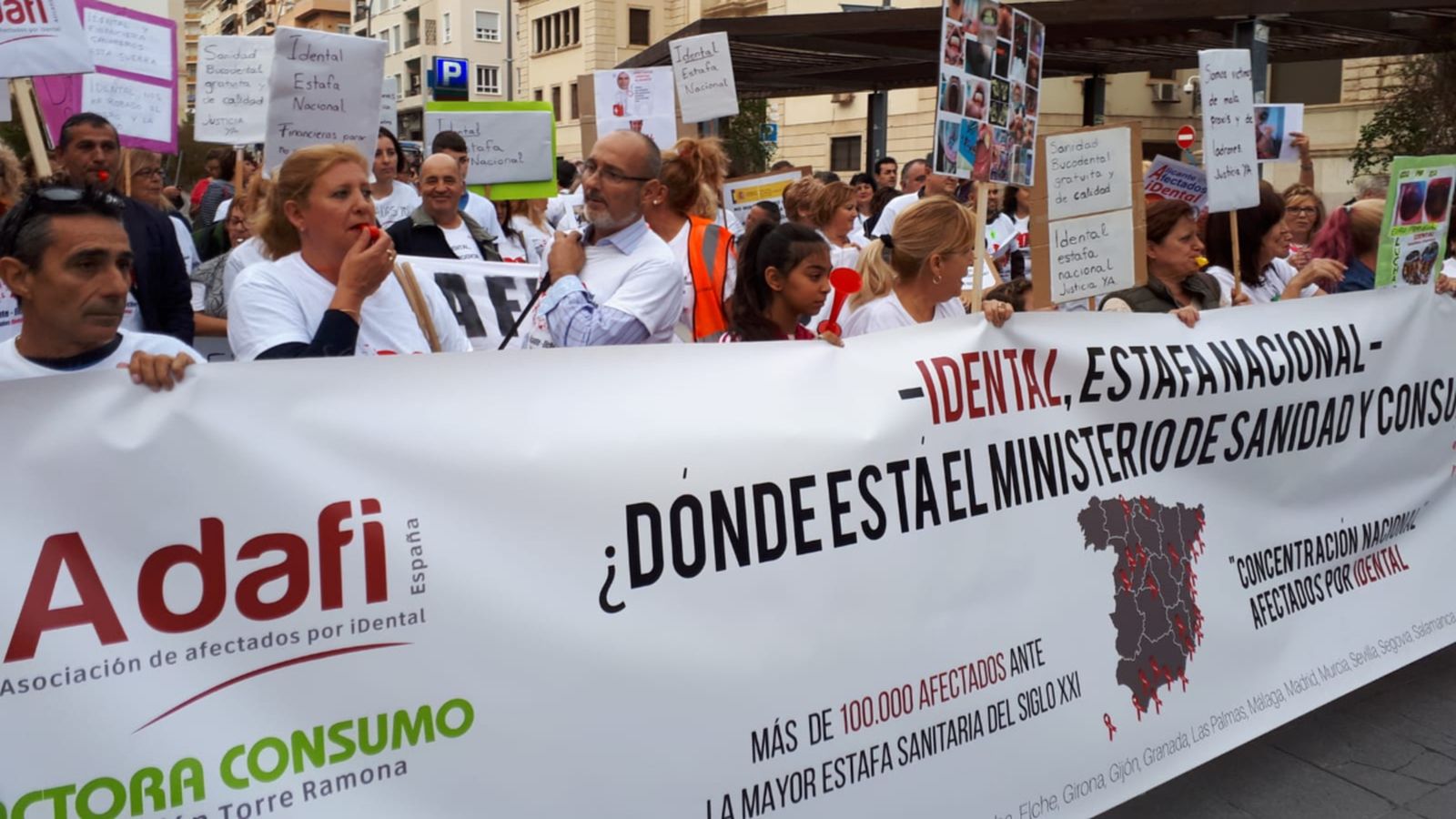 Adafi ha aplegat a Alacant més de 150 persones que han recorregut els principals carrers de la ciutat