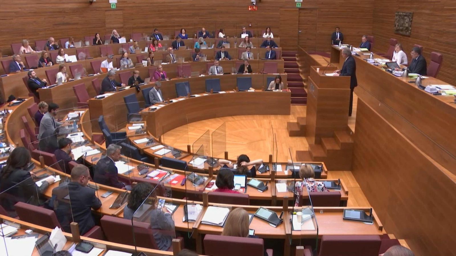 En imatge, el ple de les Corts des de la bancada de l'oposició