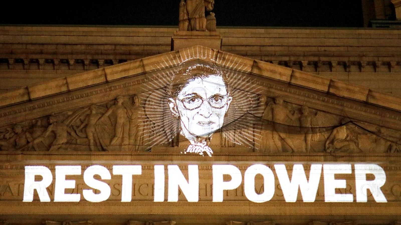 Projecció sobre la façana del Tribunal Suprem