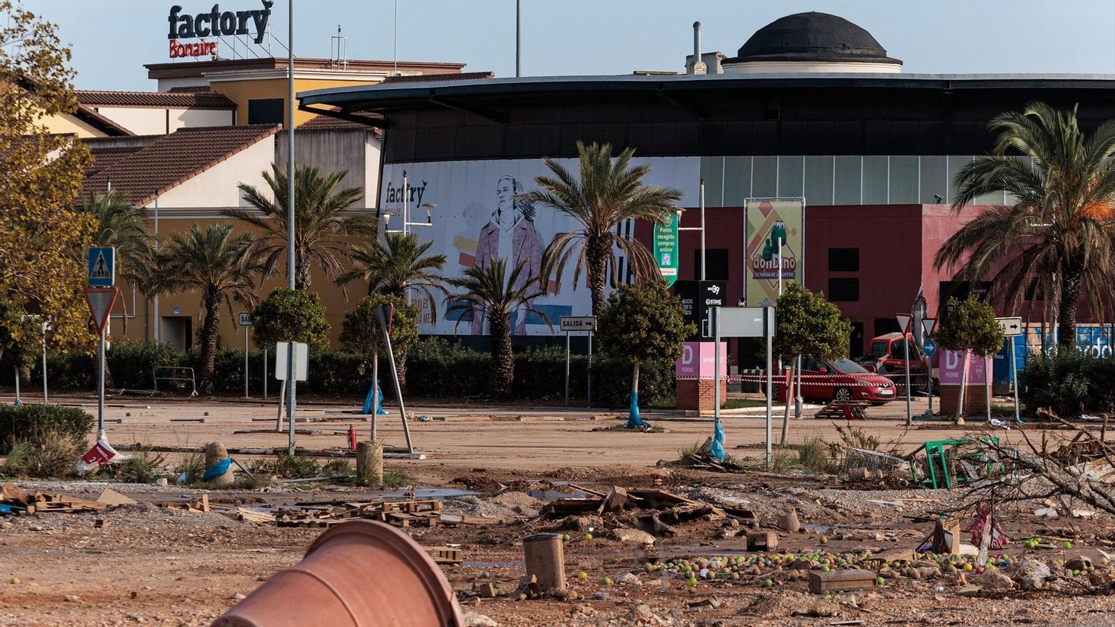 El centre comercial Bonaire, dies després del pas de la DANA El centre comercial Bonaire, dies després del pas de la DANA