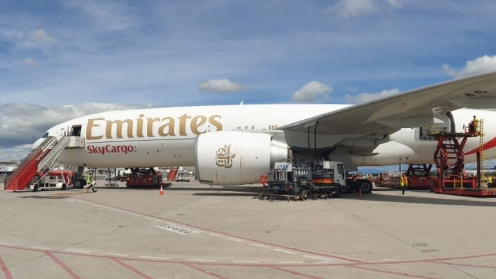 La càrrega que transporta aquest vol, un Boeing 777 de la companyia Emirates SkyCargo, ascendeix a 73,4 tones