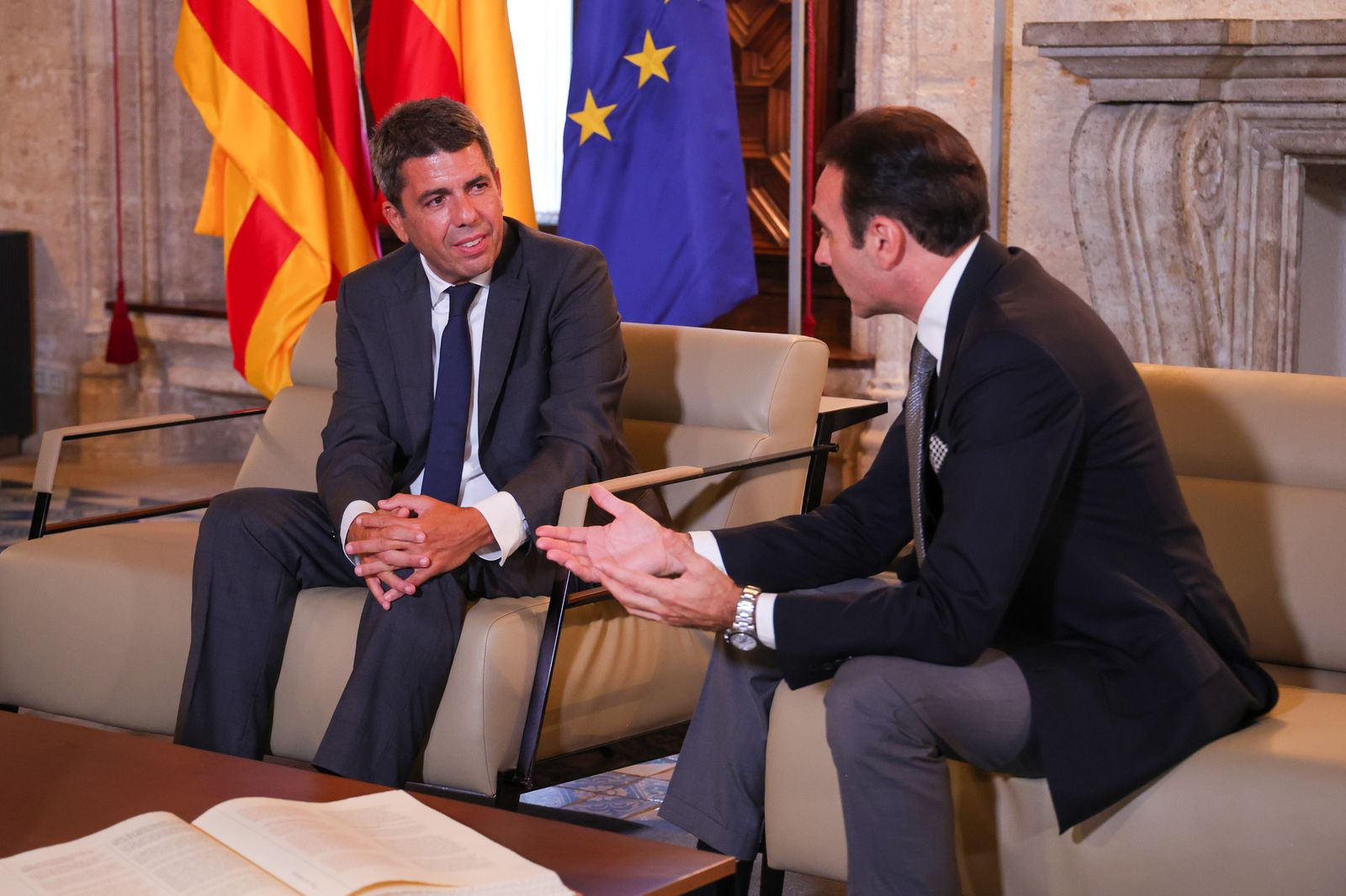 El president de la Generalitat, Carlos Mazón, amb el torero Enrique Ponce