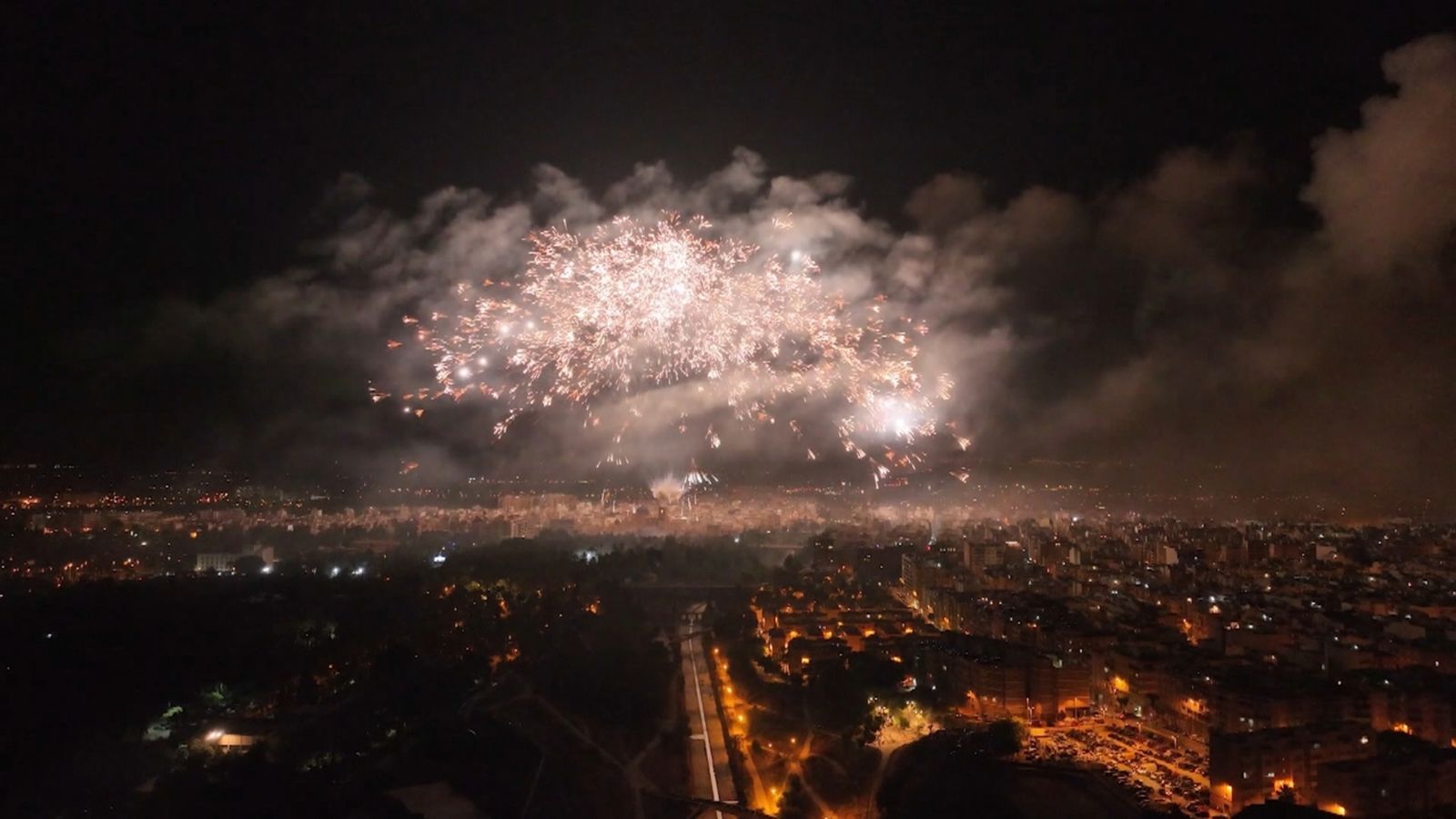 L'Ajuntament prepara un espectacle pirotècnic amb 100.000 coets i 310 palmeres per a la Nit de l'Albà