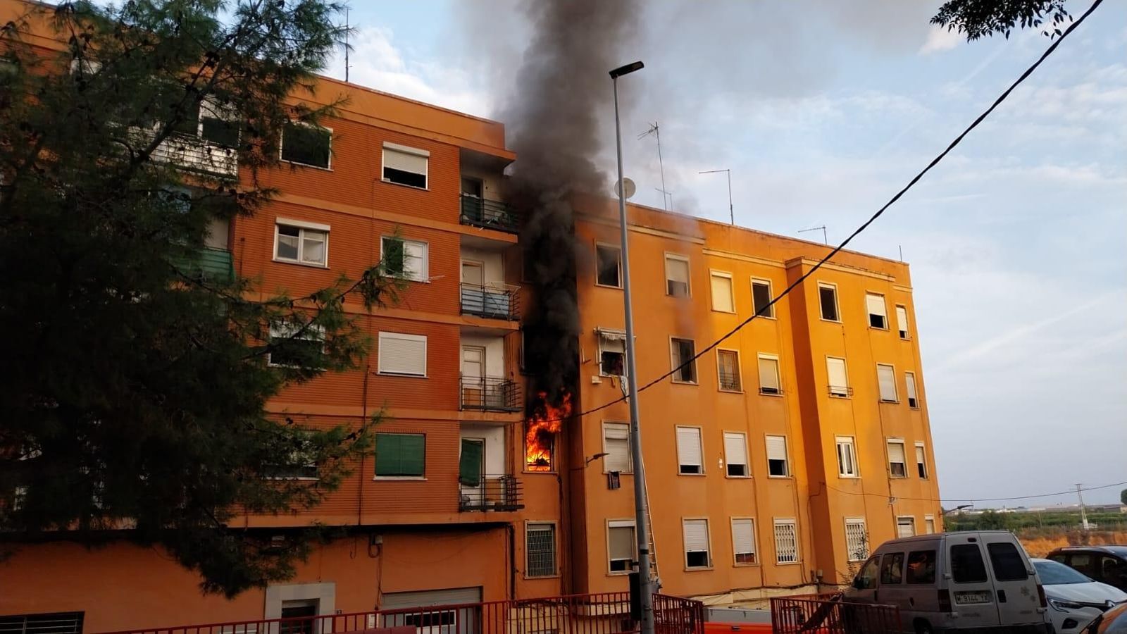 Incendi registrat a l'edifici del carrer de Mestre Fortea de Torrent Incendi registrat a l'edifici del carrer Mestre Fortea de Torrent