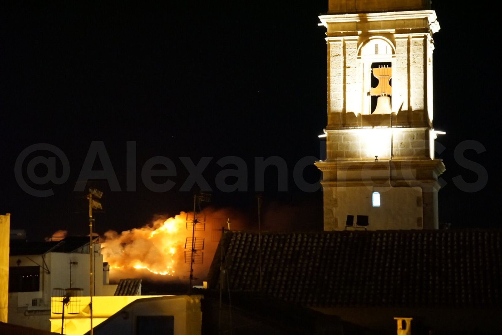 Segària en flames vist des d'Orba
