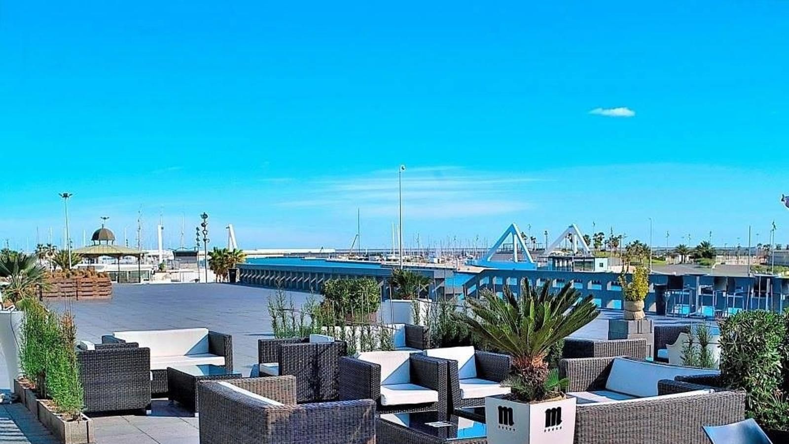 Restaurants de la Marina de València alerten del possible acomiadament de 400 treballadors