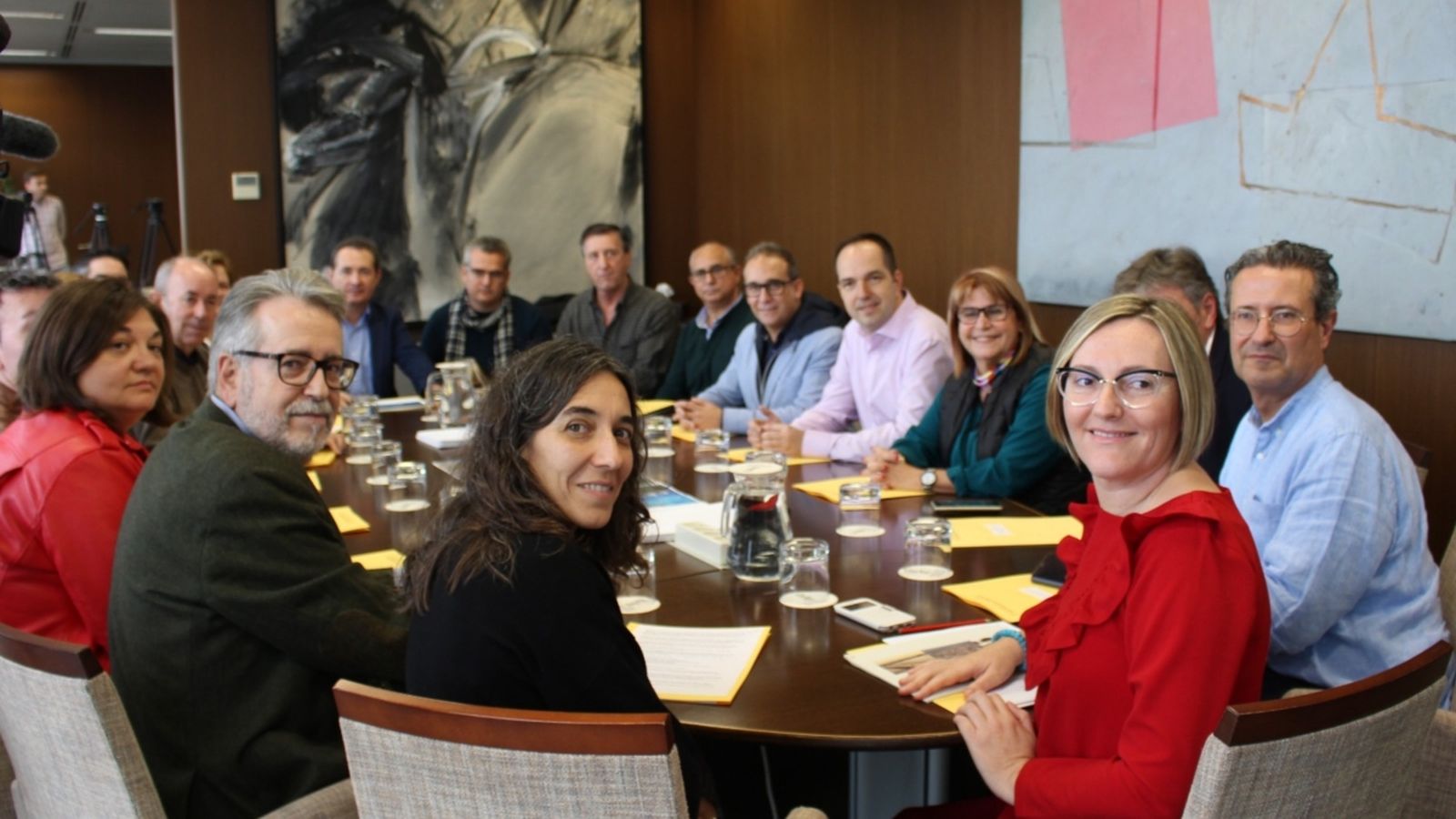Reunió de la consellera de Vertebració del Territori, María José Salvador, amb alcaldes de la comarca de l'Horta