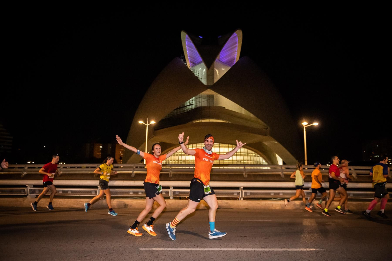 Els corredors han disfrutat de l'esport i la ciutat a la llum de la lluna en la 15K Nocturna