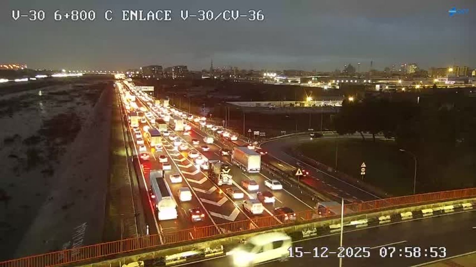 La V-30 cap a l'enllaç en la CV-36, de gom a gom este dilluns