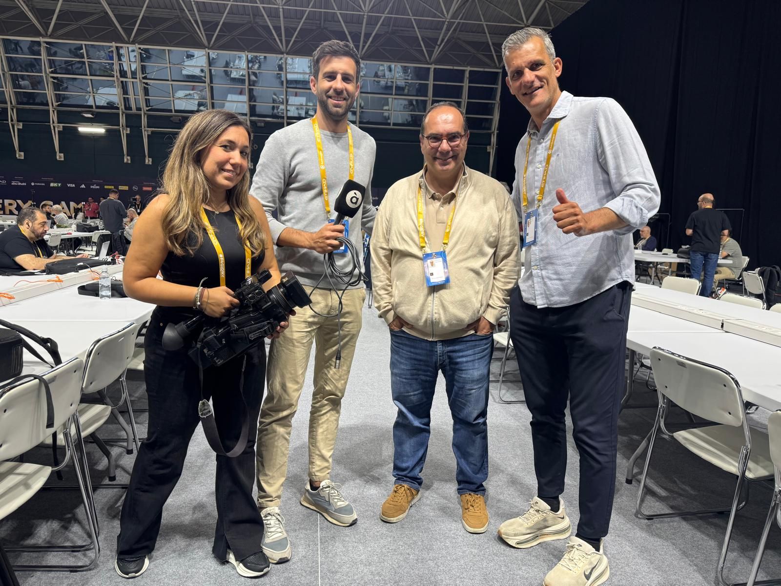 L'equip esportiu d'À Punt amb Inma Cerro, Samu Borja, Luis Urrutia i Nacho Rodilla des d'Atenes