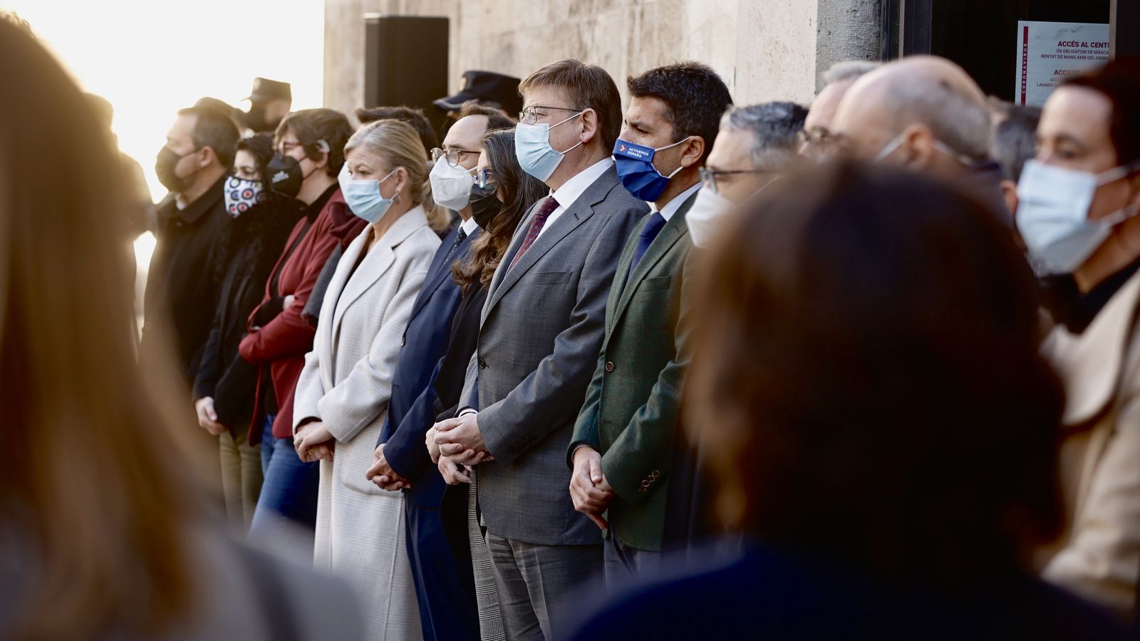 Les formacions polítiques valencianes, unides en el minut de silenci a les portes del Palau de la Generalitat