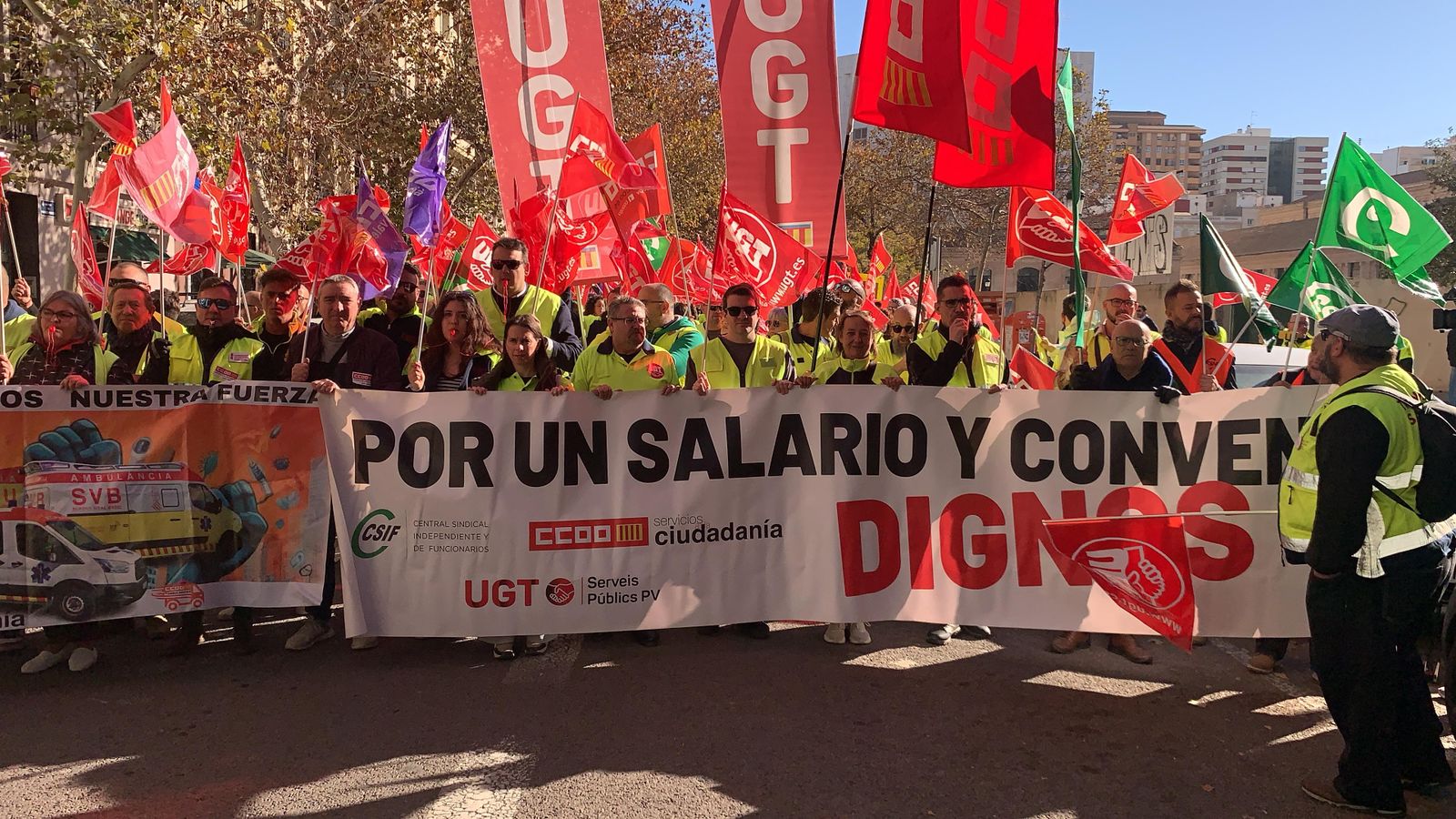 Manifestació del sector del transport sanitari a València