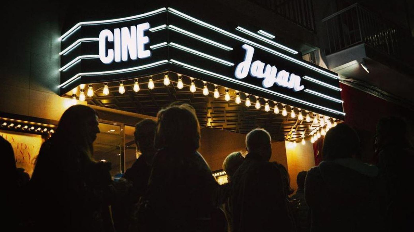 Aquest dilluns 22 d'agost, el Cinema Jayan complirà 64 anys projectant pel·lícules Imatge de l'entrada del cinema Jayan