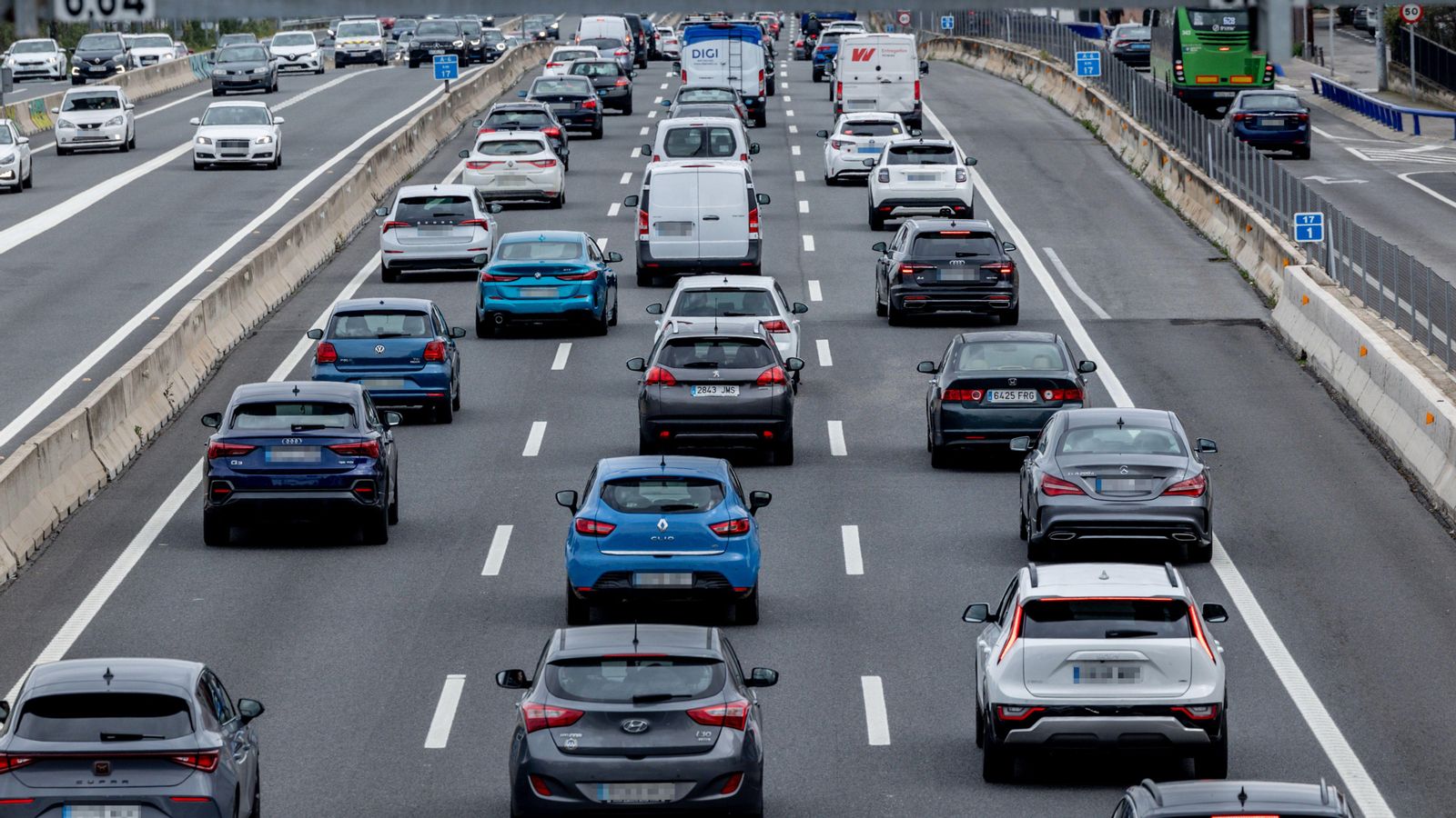 La DGT preveu una gran afluència de vehicles, especialment diumenge