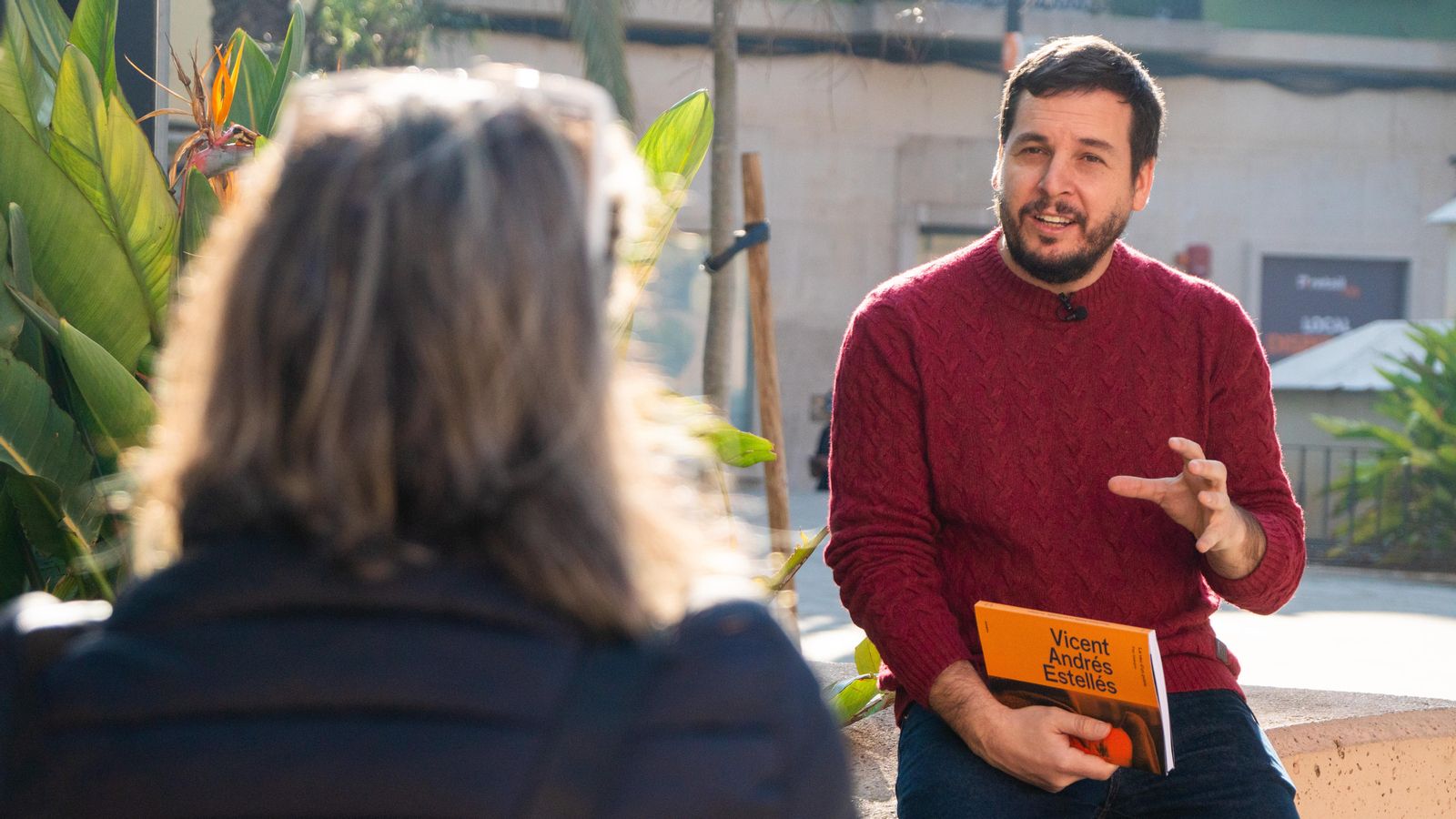 Un equip d'À Punt NTC entrevista Alabajos
