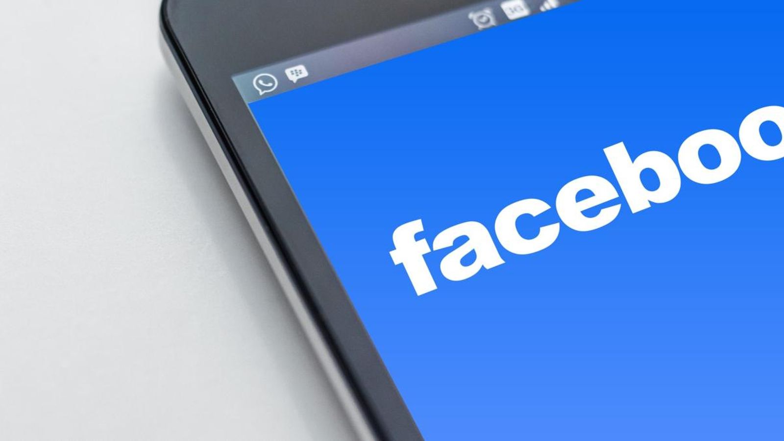 Alemanya prohibeix a Facebook arreplegar dades a través de tercers