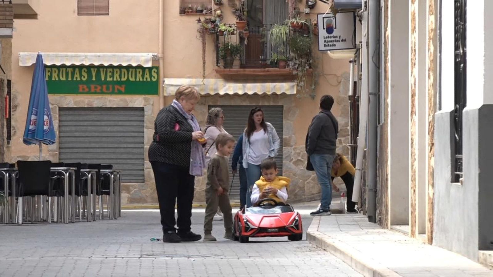 El veïnat de Montanejos torna a sa casa una vegada estabilitzat l'incendi