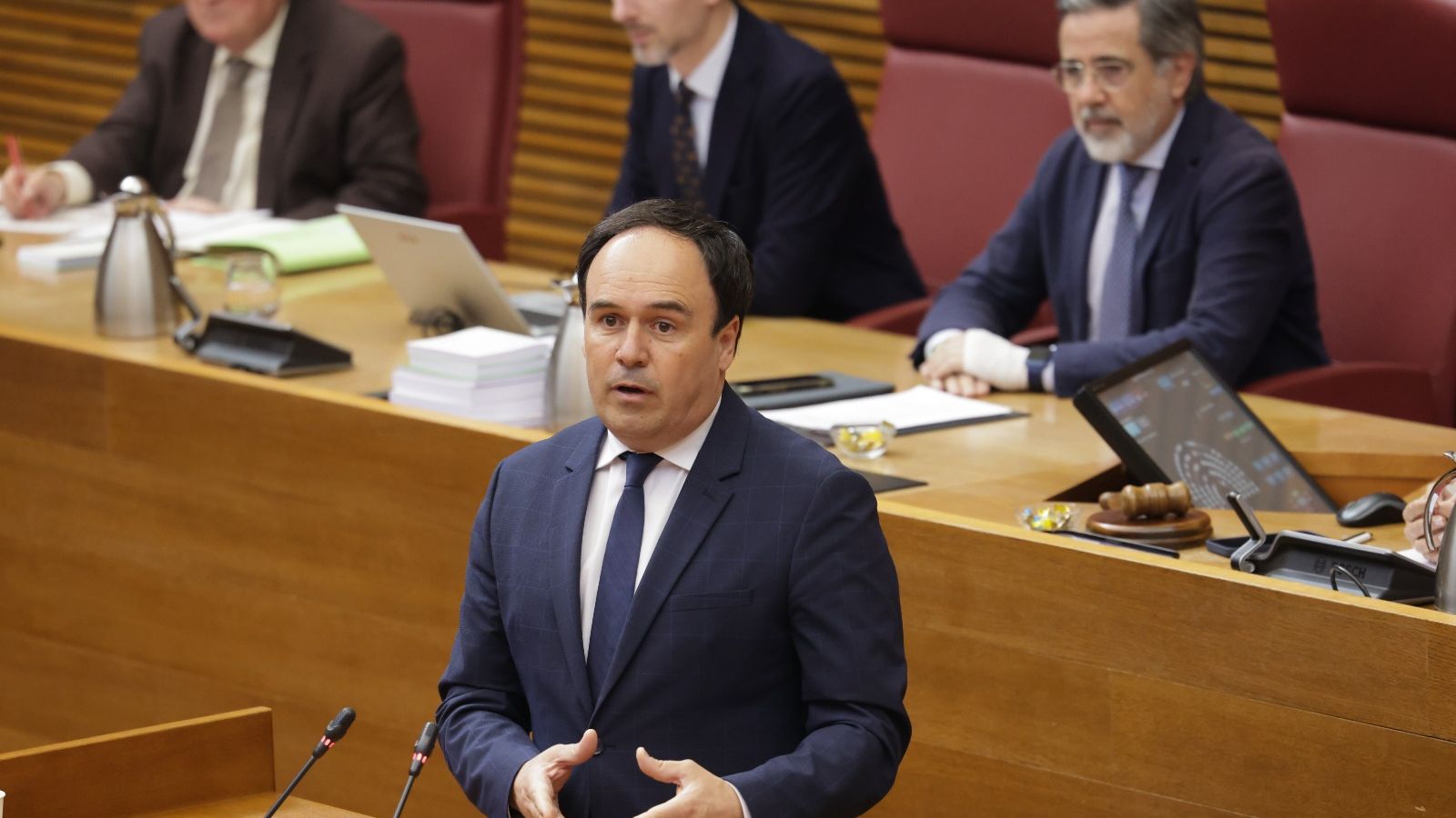 Juan Fran Pérez Llorca a les Corts durant un torn de paraula