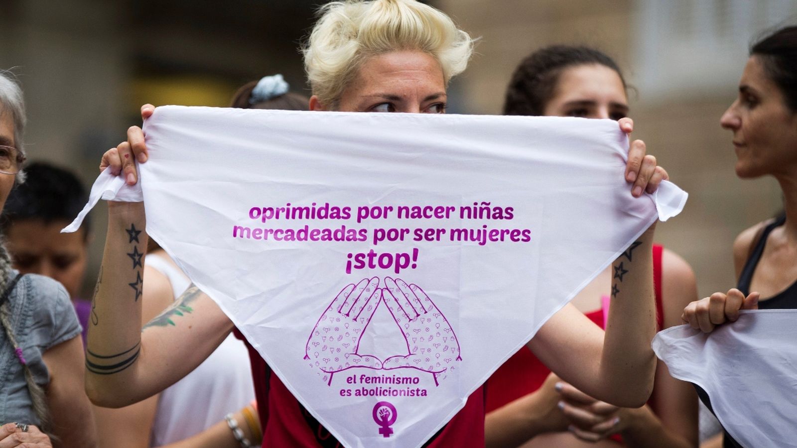 Concentració, aquest dilluns a la plaça de Sant Jaume de Barcelona, contra una presumpta violació a Manresa