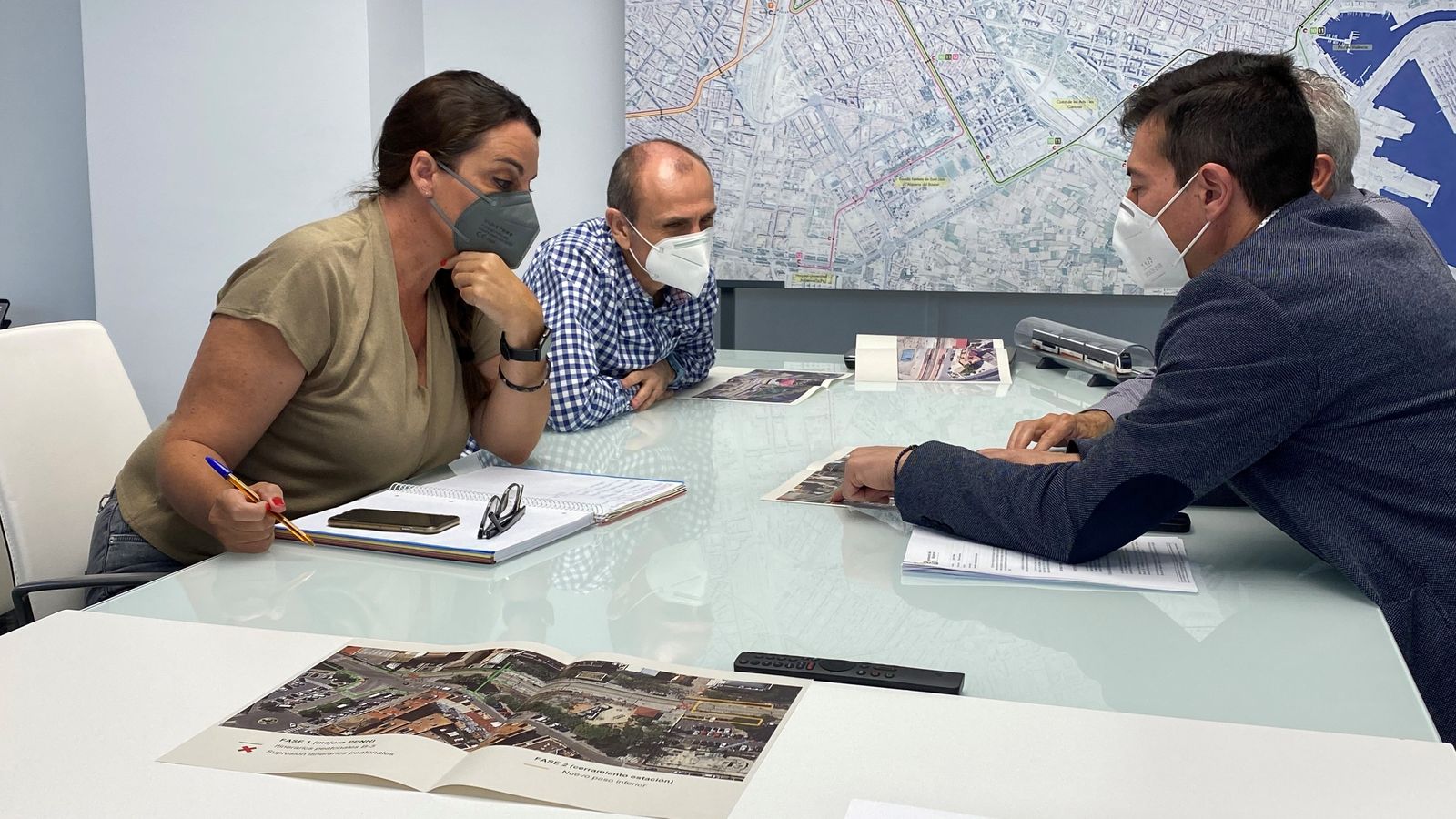 Reunió de la directora gerent d'FGV, Anaïs Menguzzato, i l'alcalde de Burjassot, Rafael García