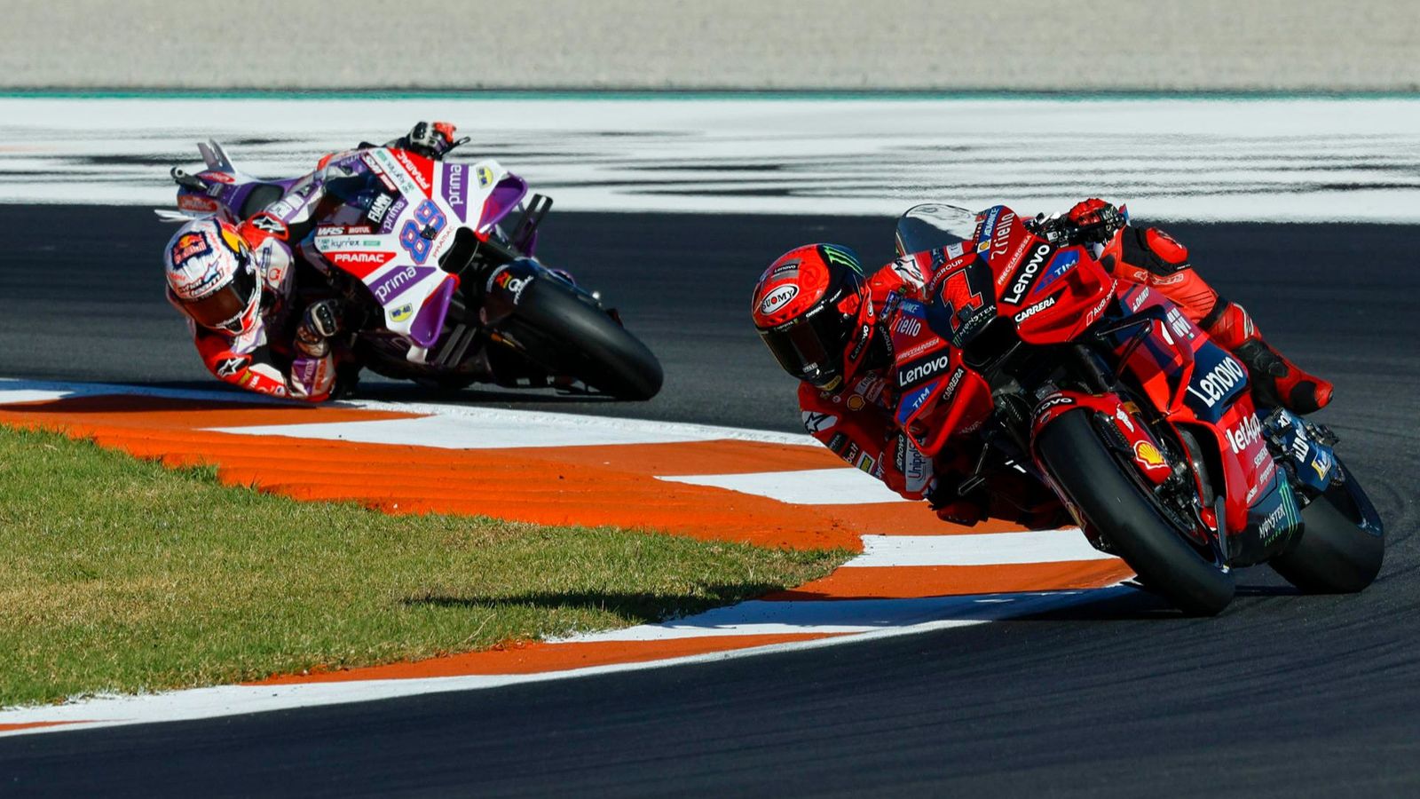 Jorge Maartín i Pecco Bagnaia, durant els entrenaments a Xest