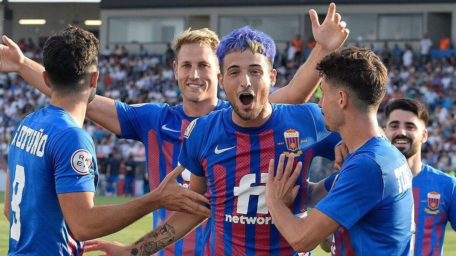 Els jugadors de l'Eldenc celebren el gol