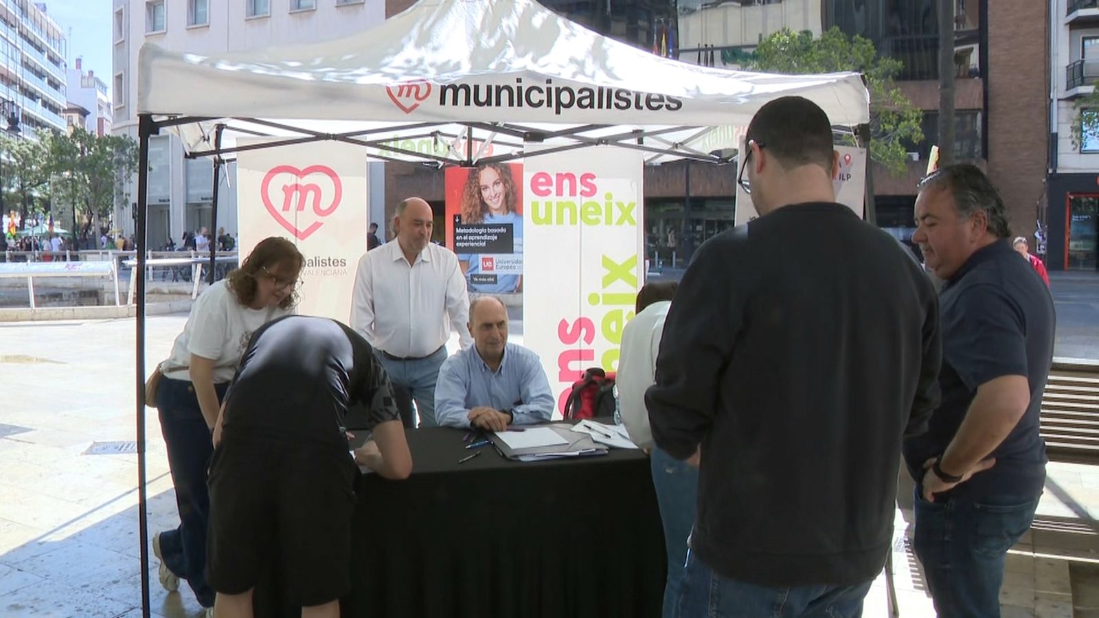 Recollida de firmes de la ILP d'Unió Municipalista