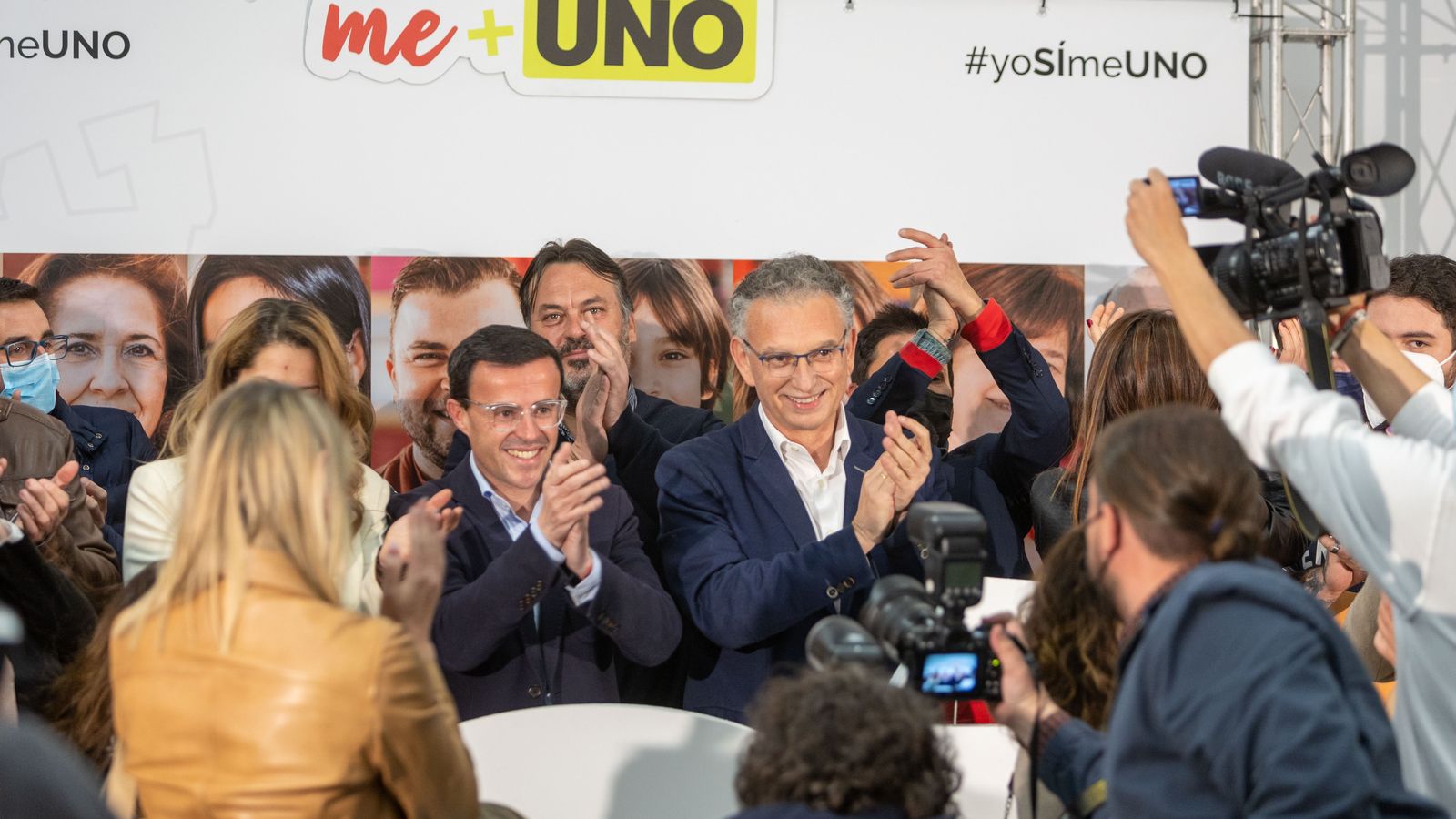 Els alcaldes de Don Benito i de Villanueva de la Serena celebren l'aprovació del projecte de fusió de tots dos municipis / Jero Morales (Efe).