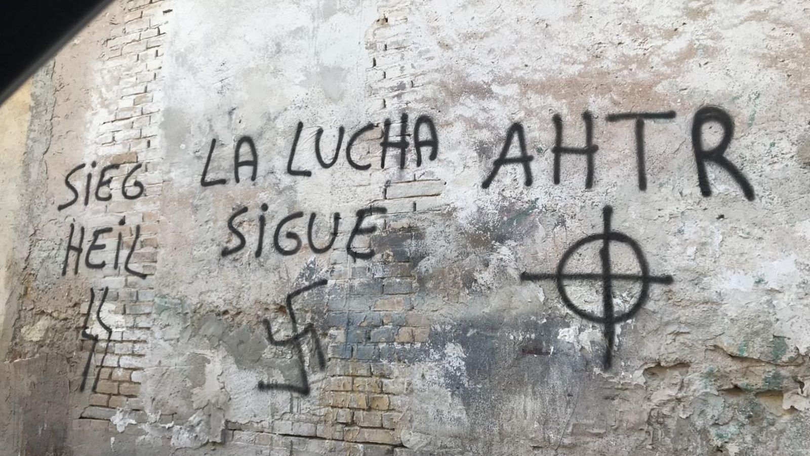 Alguns dels grafitis nazis a Carcaixent