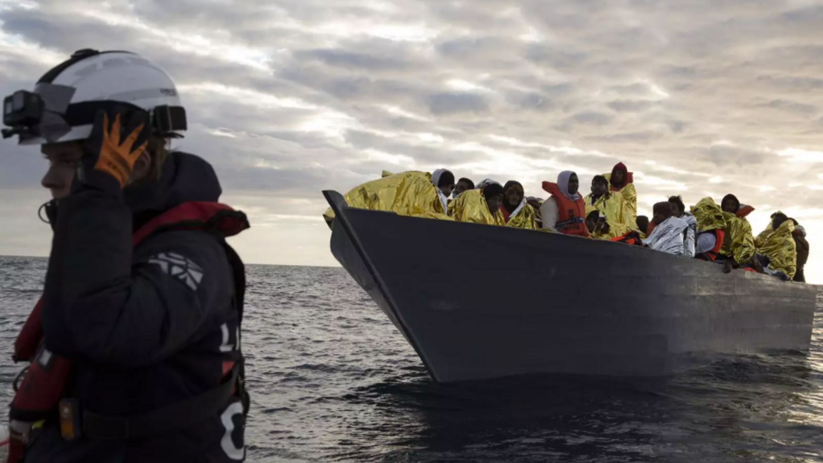 Diversos migrants rescatats en l'oceà Atlàntic en una imatge d'arxiu Diversos migrants rescatats en l'oceà Atlàntic en una imatge d'arxiu