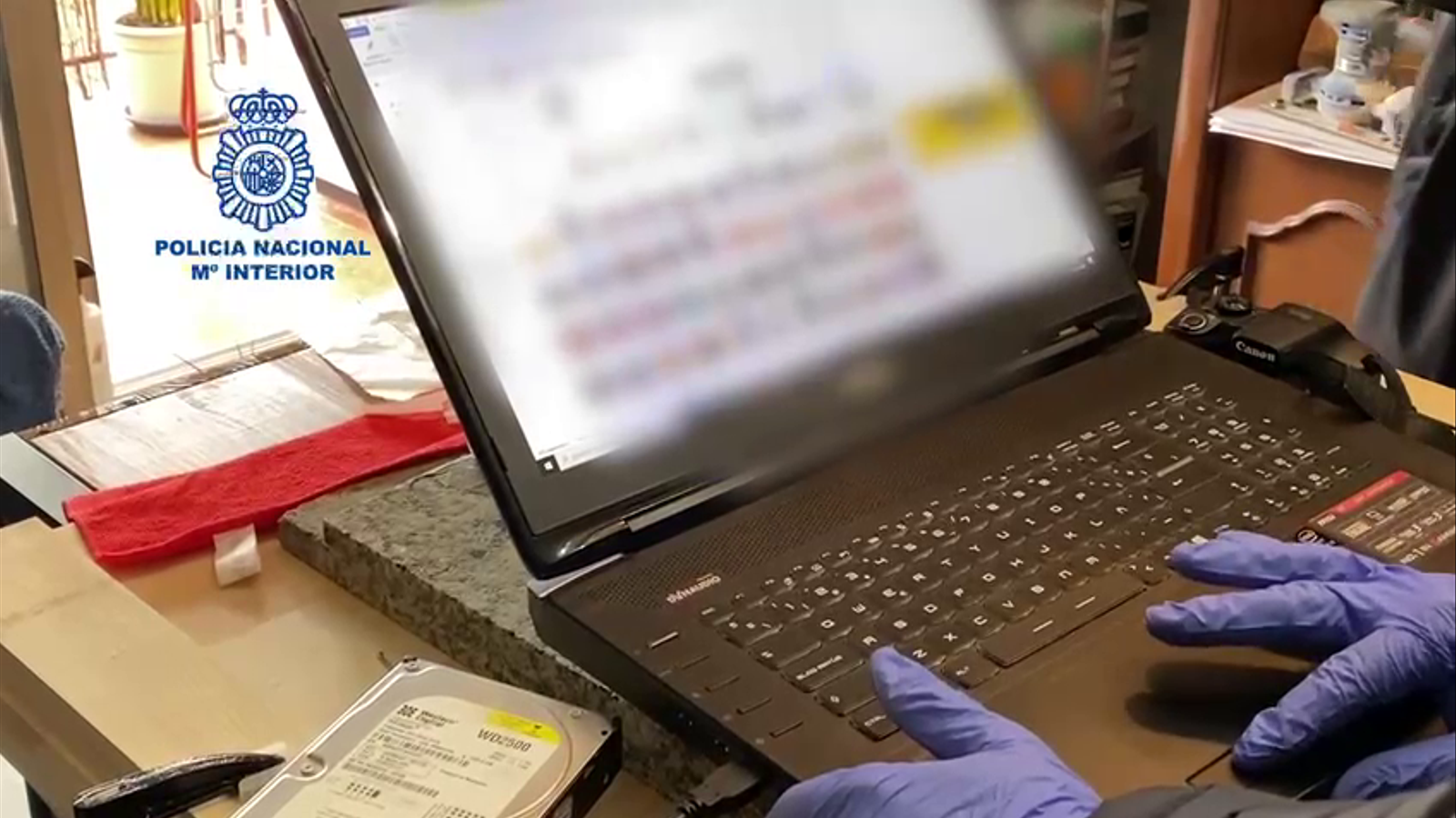 Part del material audiovisual de pornografia infantil intervingut en aquesta macrooperació