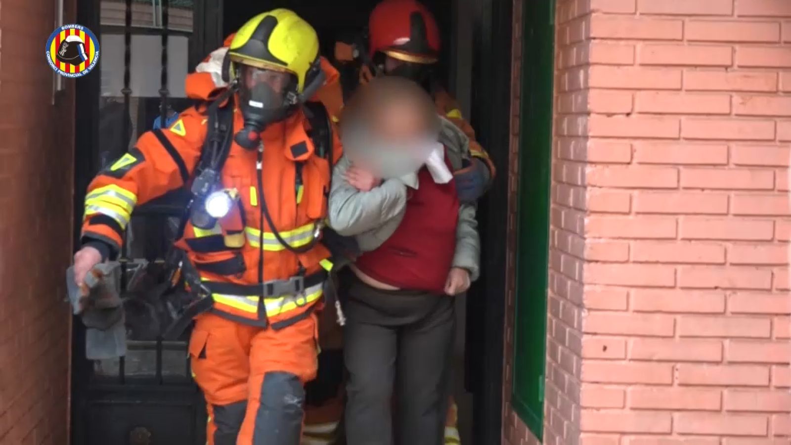 Videonotícia sobre l'incendi a la finca roja de Paiporta