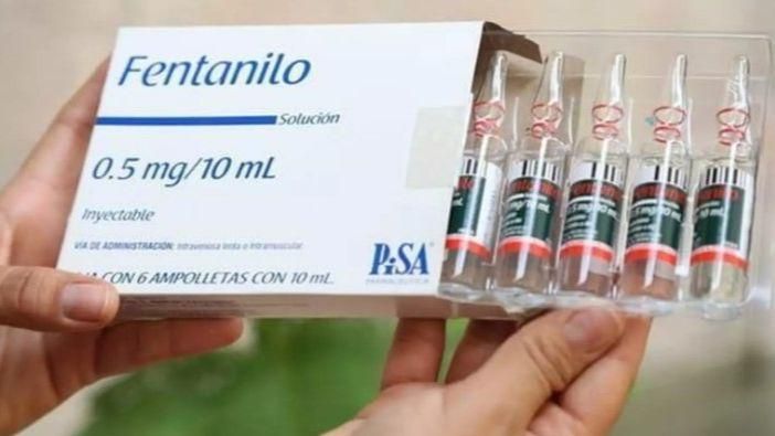 Una caixa amb vials de fentanil Una caja con viales de fentanilo