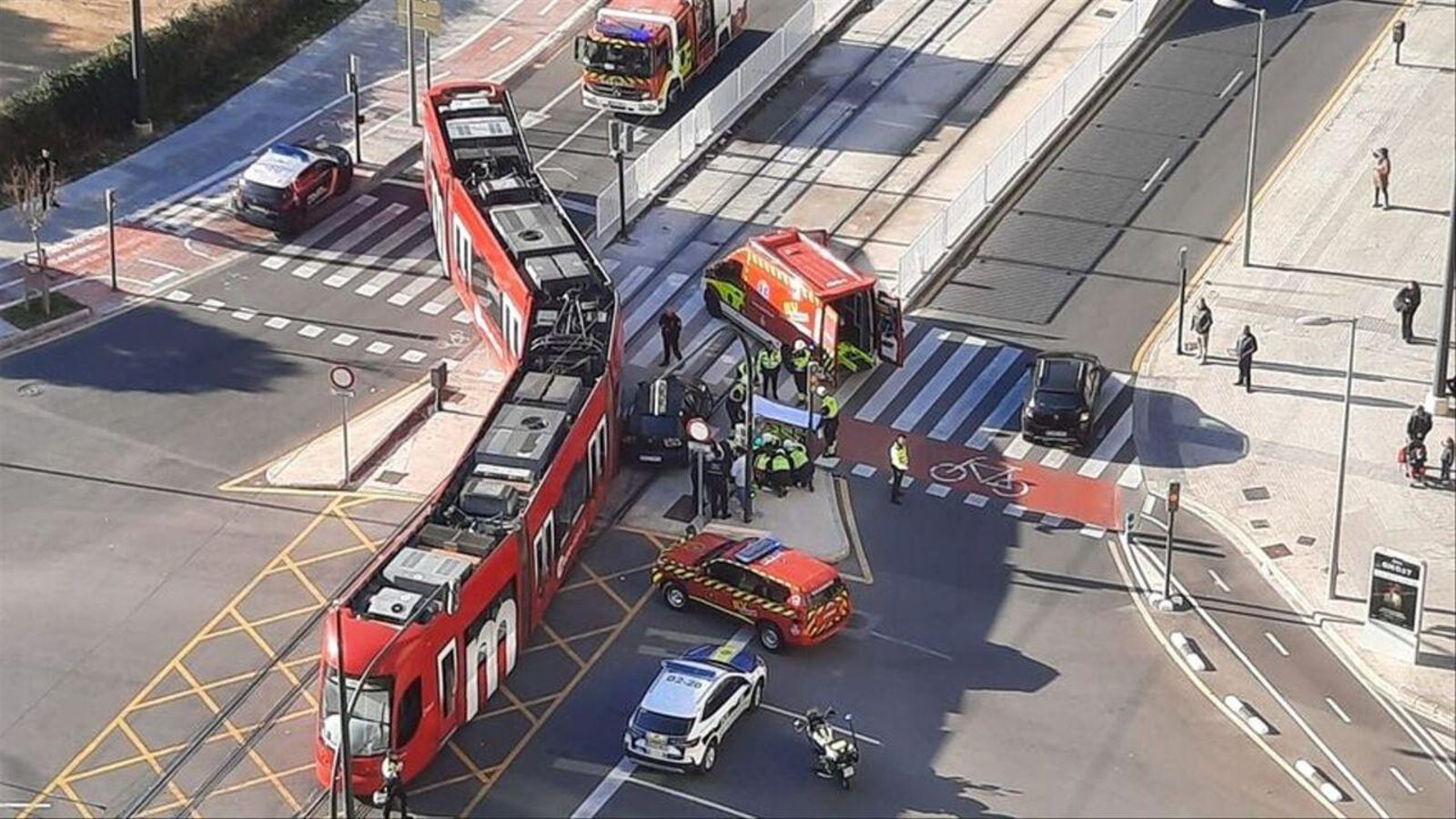 Imatge de l'accident del tramvia de la L10 de València