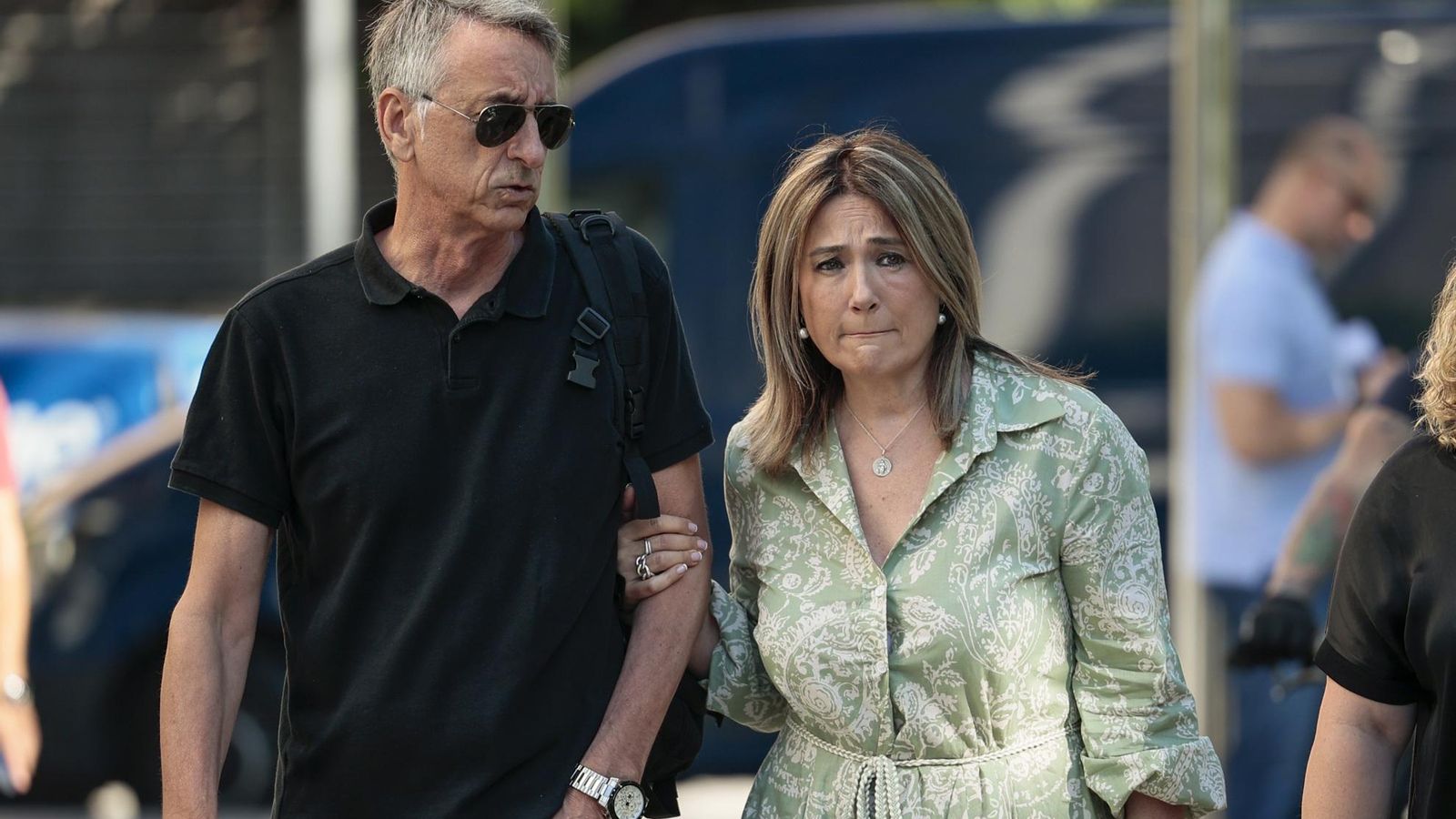 La mare de Marta Calvo, Marisol Burón, acompanyada del portaveu de la família, Mariano Navarro