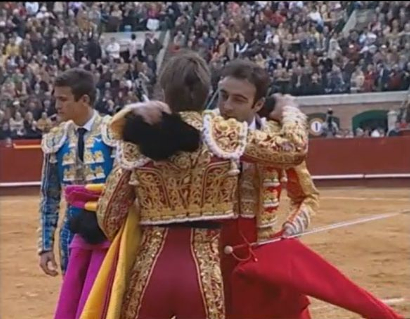 Enrique Ponce en l'alternativa de Juan Àvila (Imatge Arxiu RTVV)