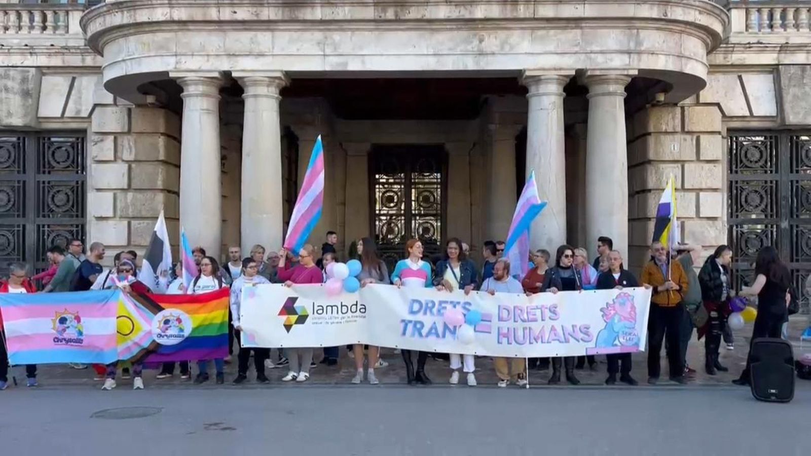 Manifestació davant l'Ajuntament de València