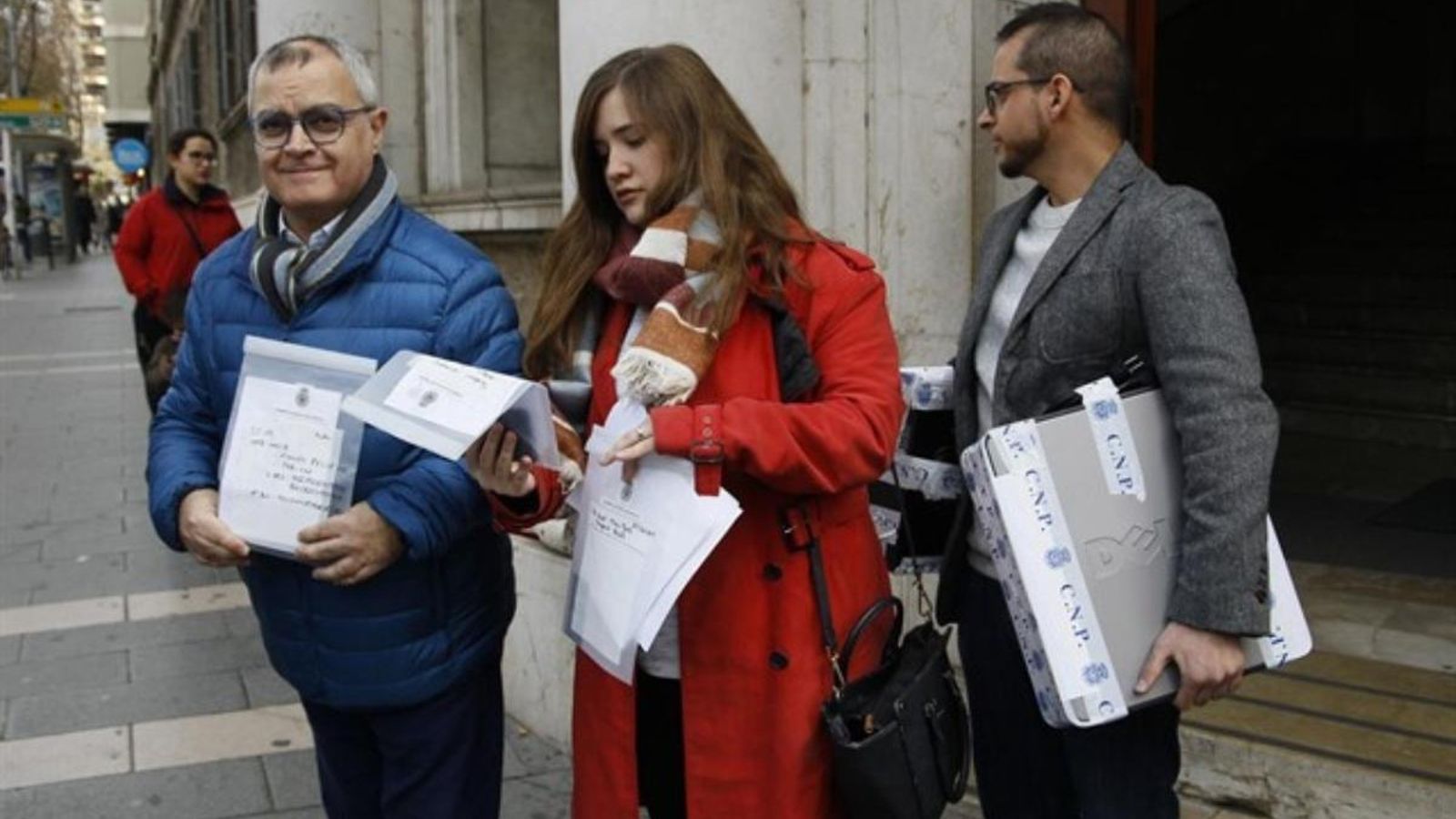 Els periodistes mantenen la querella interposada arran de la incautació dels seus telèfons móbils i ordinadors