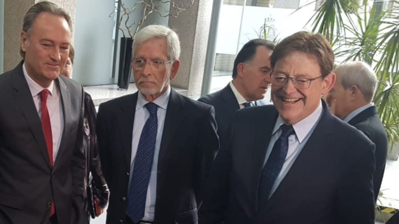 El president de la Generalitat Valenciana, Ximo Puig, amb els expresidents i senadors Alberto Fabra i Joan Lerma