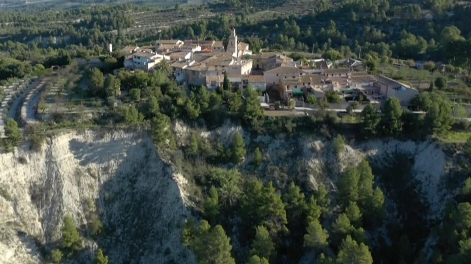 Benillup, a la vora del precipici